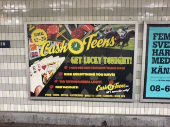 Tunnelbanereklam för Cash 4 Teens