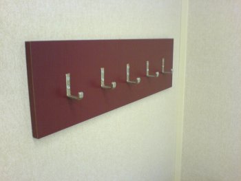 Klädhängare i skolsal 2