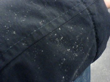 Kläder med vita prickar